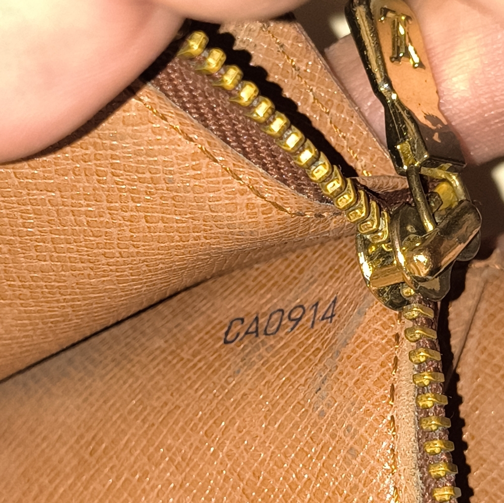 Louis Vuitton Sarah Brown Monogram Wallet - Picture 8 of 8